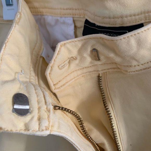 Venezia Light Yellow Capri Jeans - Picture 2 of 8